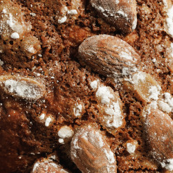 Bolo de Três Chocolates e Amêndoas 1